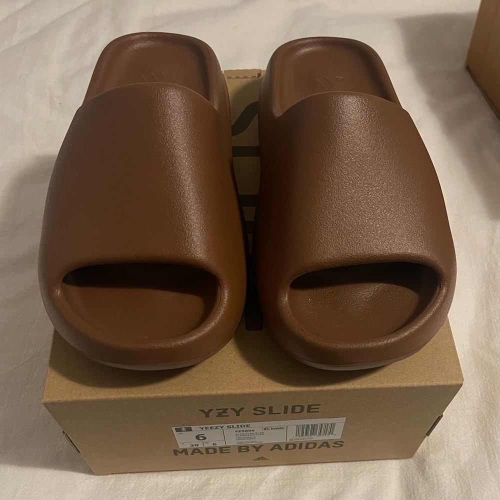 Yeezy slides flax